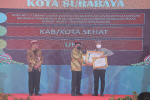 Puncak Peringatan Hari Kesehatan Nasional 2022 Jatim, Pemkot Surabaya Boyong 3 Penghargaan Sekaligus