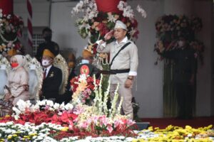 Pimpin Upacara Hari Pahlawan, Wali Kota Eri Cahyadi bersama Forkopimda Surabaya Gunakan Pakaian Pejuang