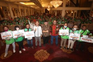 Ultah ke-5 , PDOI Jatim Gelar Anugerah “Pahlawan Keluarga 2022” untuk Ojol Lansia dan Disabilitas