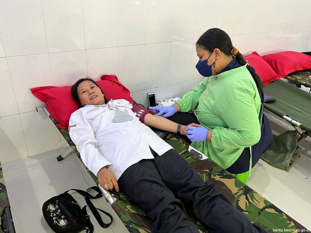 HUT Korpri ke 51, Dharma Wanita Kabupaten Kediri Gelar Giat Donor Darah