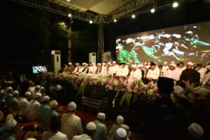 Peringatan Hari Pahlawan, Ribuan Syekhermania Banjiri Surabaya Bersholawat di Tugu Pahlawan