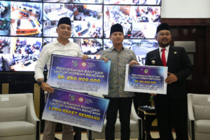 Wali Kota Eri Cahyadi Salurkan Bantuan Rp 250 Juta untuk Kabupaten Trenggalek