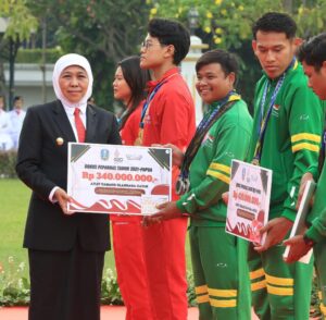 Gubernur Khofifah: Atlet Juga Patriot Bangsa, Mampu Kibarkan Bendera Merah Putih di Ajang Internasional