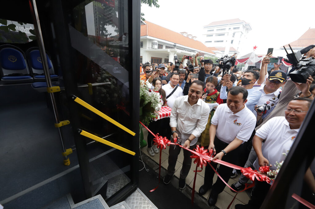Wali Kota Eri Cahyadi bersama Kemenhub Launching Bus Listrik di Surabaya