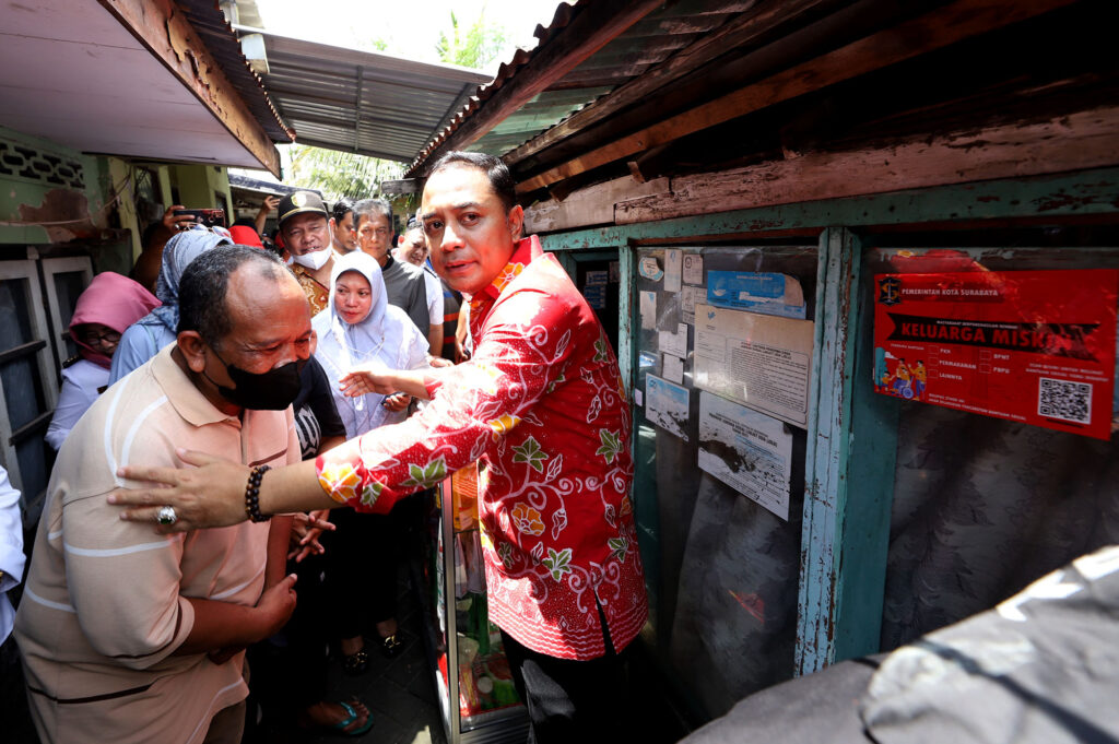Pemkot Surabaya Pasang Stiker Rumah Warga Miskin, Wali Kota Eri Cahyadi: Bukan untuk Merendahkan