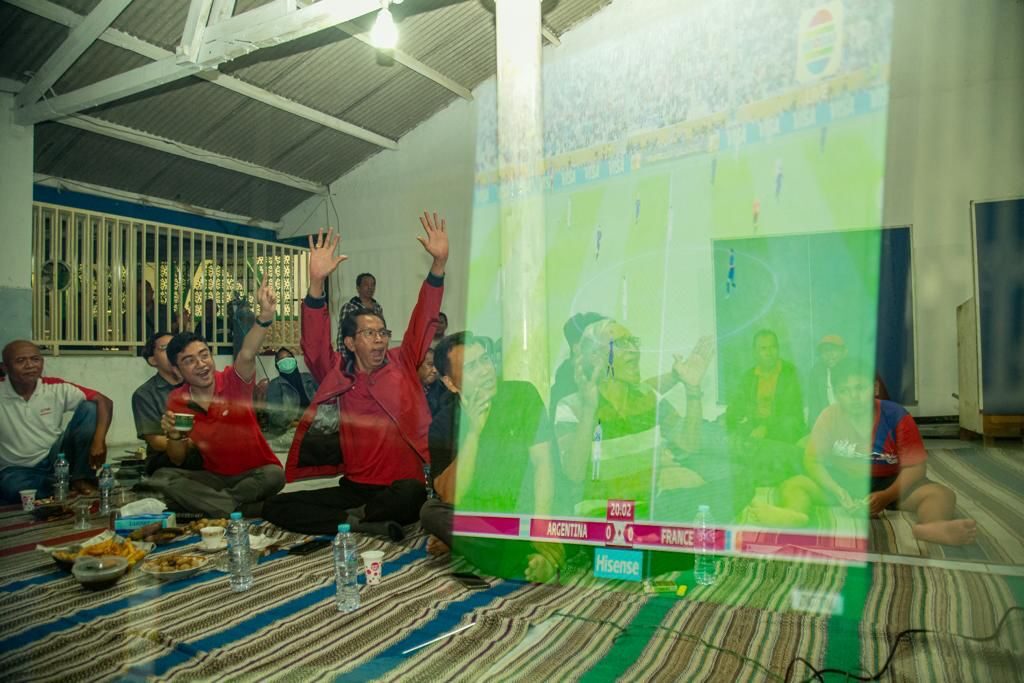 Nikmati Nobar Final Piala Dunia di Balai RW, Adi Sutarwijono Serap Aspirasi Warga Kampung