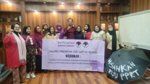 Unjuk Rasa dengan Berkebaya di DPRD Surabaya, Ibu-Ibu Rampak Sarinah Tuntut Pengesahan RUU PPRT