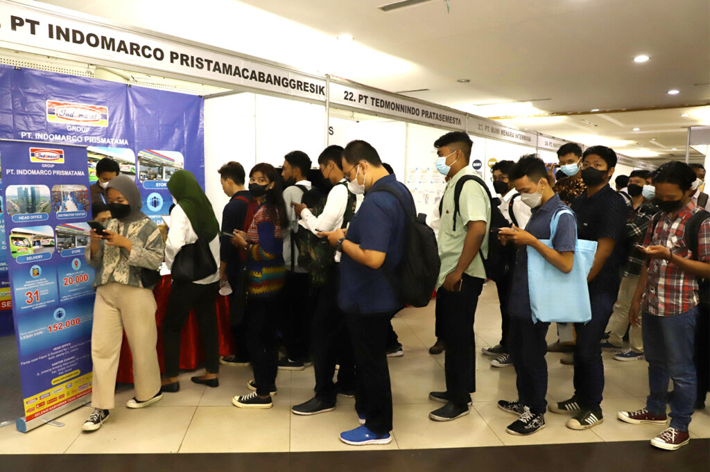 Baru Dibuka, Bursa Kerja Assik Surabaya Diserbu Ribuan Pelamar