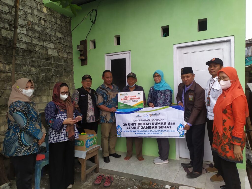Dukung Program Pemerintah Kota, PDAM Surabaya Bedah Rutilahu dan Bangun Jamban Sehat
