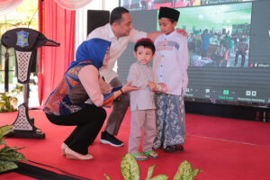 Sambut Hari Ibu, Ratusan Siswa Surabaya Antusias Jadi Peserta Khitanan Massal