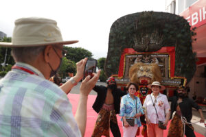 Wisatawan Kapal Pesiar Terpesona dengan Destinasi Wisata Surabaya