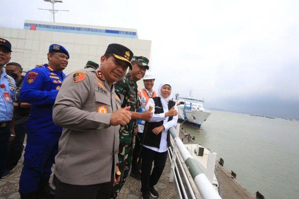 Gubernur Jawa Timur Tinjau Kesiapan Nataru 2022/2023 Di Pelabuhan Tanjung Perak Surabaya