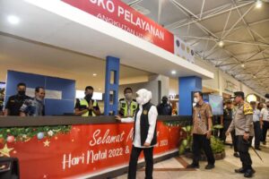 Nataru, Gubernur Khofifah: Minta Tingkatkan Koordinasi dengan BMKG Antisipasi Cuaca dan Gelombang Tinggi