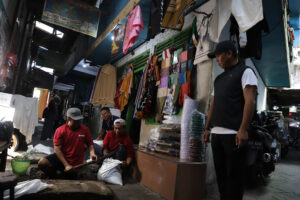 Pasar Bong Dijadikan Night Shopping, Pedagang Kerja Bakti di Program “Surabaya Bergerak”