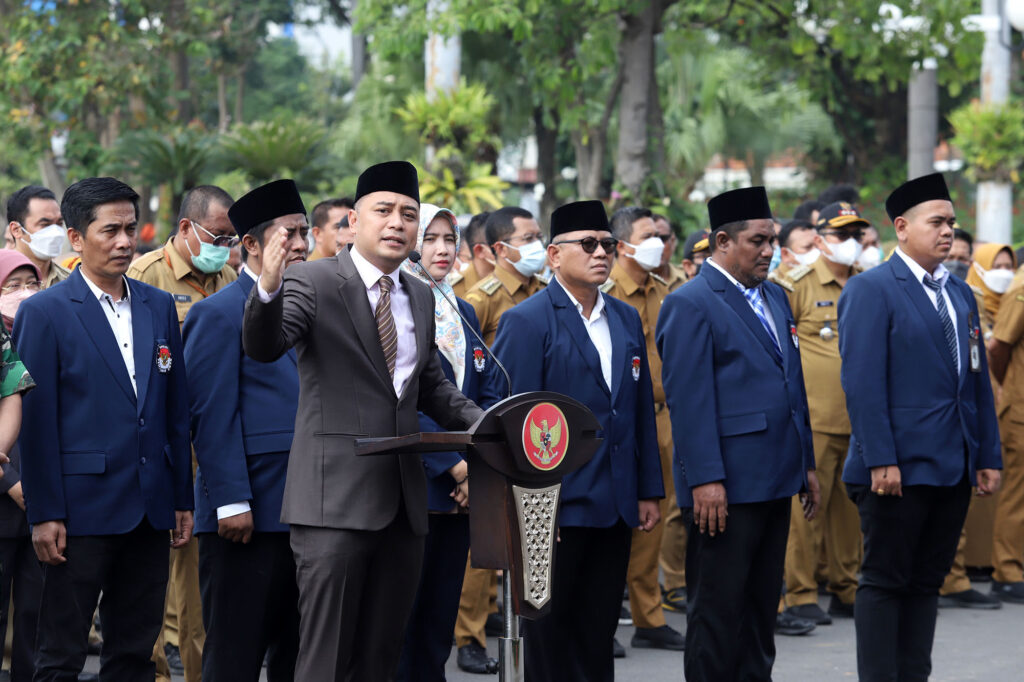 Lantik Ratusan PPS Pemilu 2024, Wali Kota Eri Ajak Warga Surabaya Gunakan Hak Pilihnya