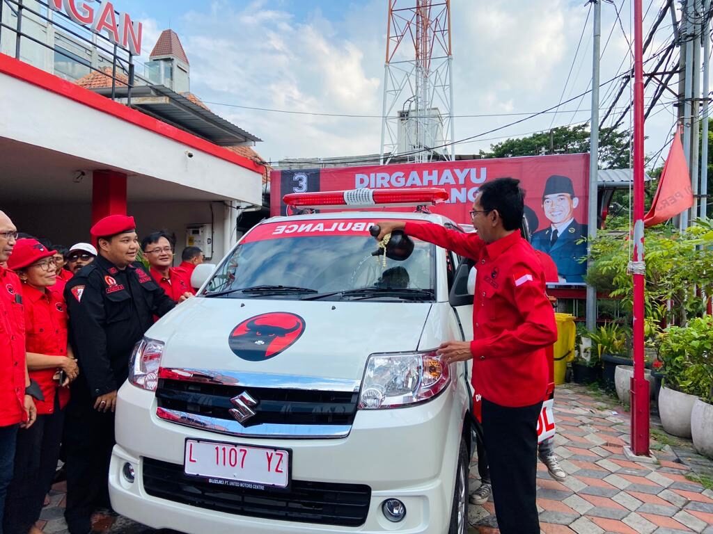 Luncurkan Ambulan Baru, PDIP Surabaya Perkuat Kerja-Kerja di Tengah Rakyat
