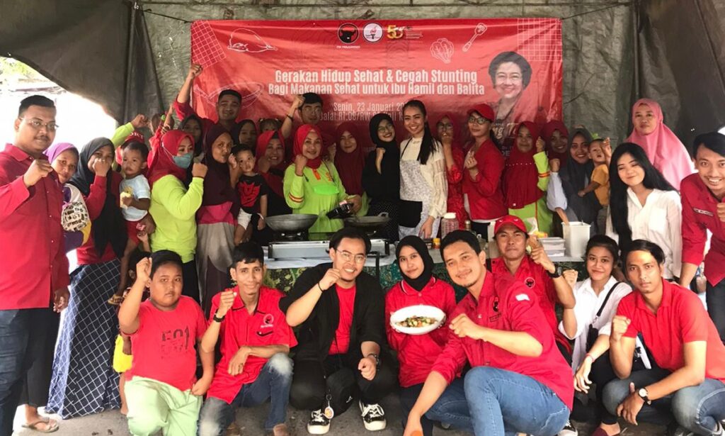 Syukuri Ultah Megawati, Kader Muda PDIP Surabaya Buka Dapur Umum Hadirkan Chef dan Penyuluh Gizi