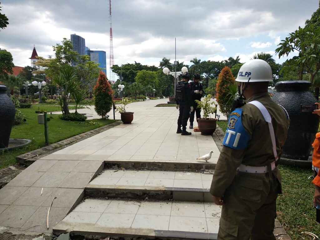 Kepala Bakesbangpol Surabaya: Granat di Balai Kota dari Tanah Urukan