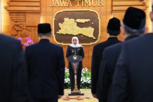 Gubernur Khofifah Lantik 11 Pejabat Eselon II dan Kukuhkan Kepala BRIDA Jatim