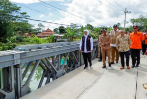 Gubernur Khofifah Resmikan Jembatan Kembang dan Jembatan Gandu Pacitan