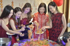 Sambut Tahun Kelinci Air, Vasa Hotel Sajikan Yee Shang sebesar 2 meter