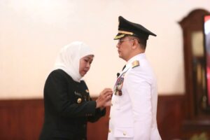 Lantik Aries Agung Paewai sebagai Pj Walikota Batu, Gubernur Khofifah Pesankan Pengembangan Sektor Wisata dan Industri Kreatif