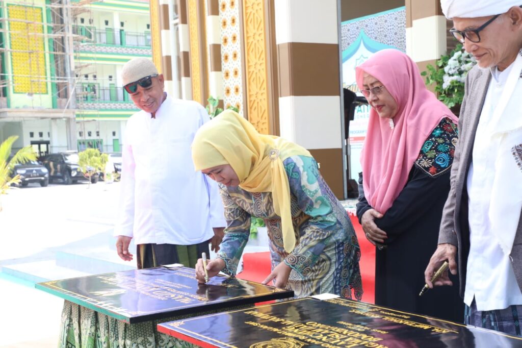 Gubernur Khofifah Resmikan Masjid Kanzul Arsy Dan Launching IAI Al Fatimah