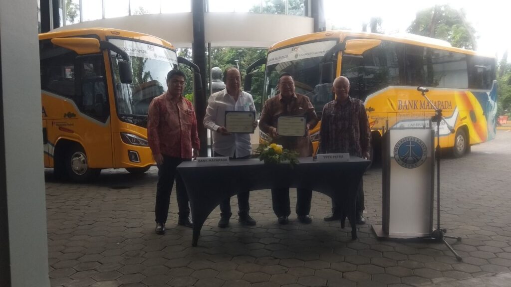 Alternatif Kurangi Kemacetan Siwalankerto, YPTK Petra Terima Dua Bus dari Mayapada Group