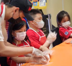 Smart Holiday, More Fun, Siswa Cita Hati Diajak Bikin Burger dan Main Kalimba di TIMS