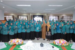 Rakor Stunting Bersama Dindik Jatim, Ketua TP PKK Jatim Arumi Bachsin Berpesan Agar Kader PKK dan Guru PAUD Gencar Sosialisasi Kepada Masyarakat
