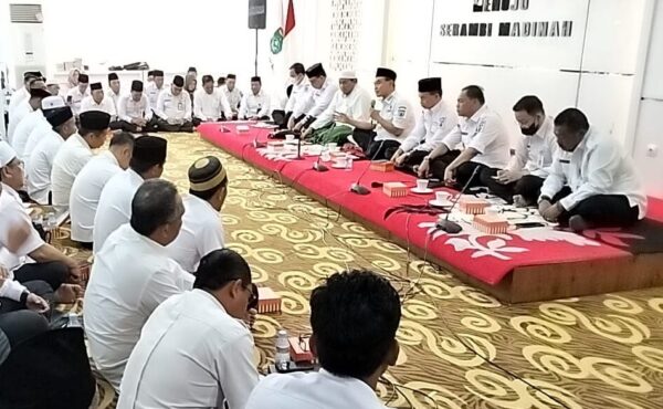 Bahas Implementasi Serambi Madinah, Bupati Zairullah Gelar Pertemuan dengan Kades se Tanbu 