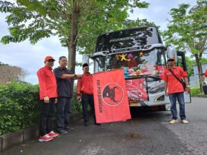 Bangun Soliditas Juang Antar Pengurus, Kader PDIP Kecamatan Bulak Ziarah ke Makam Proklamator