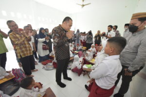 Kunjungi SD-MI Cokroaminoto, Wali Kota Eri Cahyadi Pastikan IMB-nya Segera Keluar