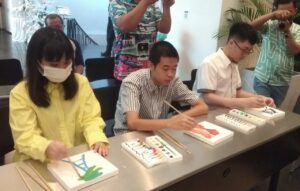 Artotel TS Suites Gandeng Tiga Pelukis Muda Surabaya Berpameran ‘Fantasi Dalam Garis Yang Bergerak’