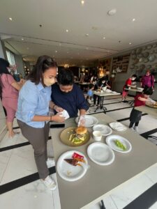 Lisa’s Kitchen & Restaurant Ajak Anak Ibu “How To Make Boomber Burger”