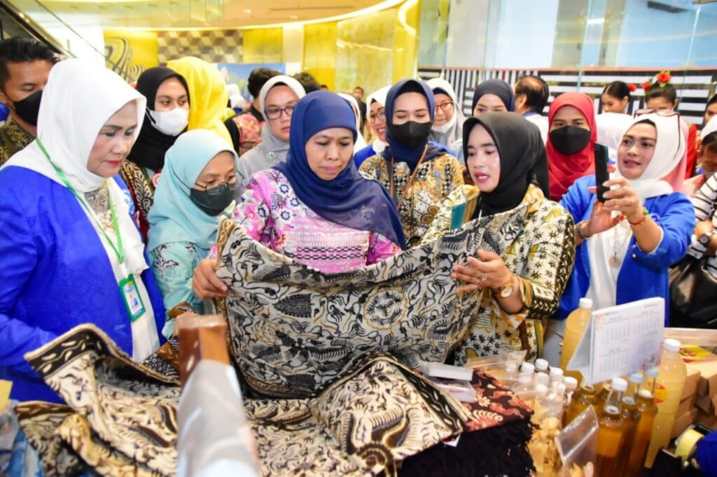 Gubernur Khofifah Ajak IWAPI Terus Berkontribusi Menguatkan Pemberdayaan Ekonomi Perempuan Jatim