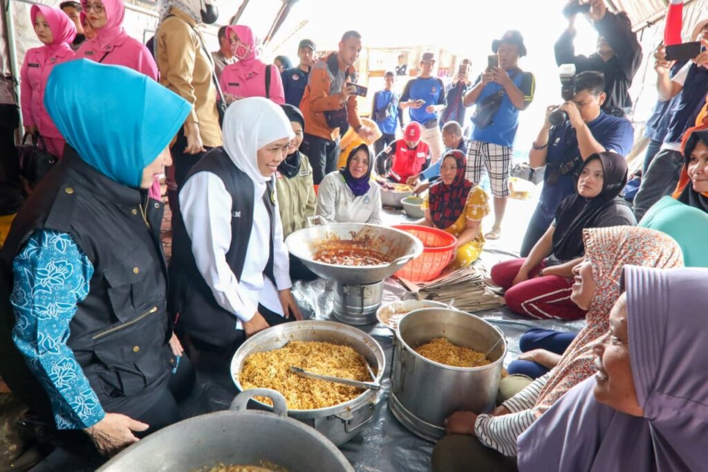 Gubernur Khofifah Pastikan Relokasi Warga Terdampak Banjir Bandang Bondowoso dan Logistik Tercukupi