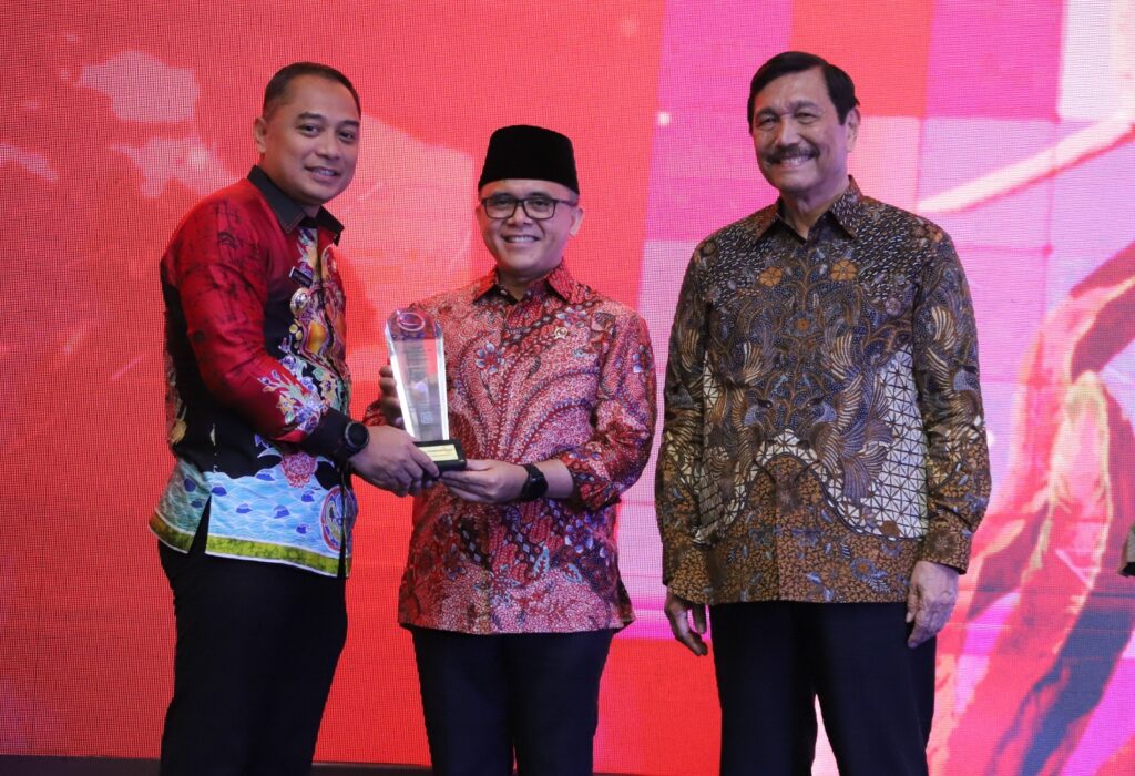 Sukses Perkuat Digitalisasi Layanan, Pemkot Surabaya Raih Penghargaan di SPBE Summit