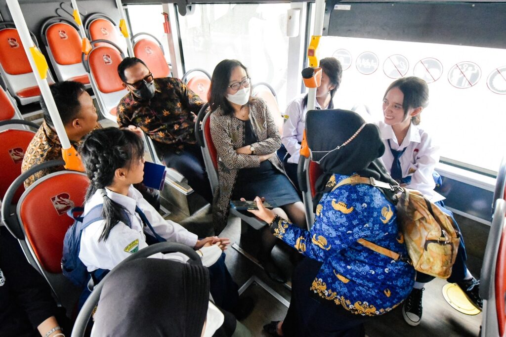 Dampingi Surabaya Menuju KLA Dunia, Perwakilan UNICEF Naik Suroboyo Bus hingga Audiensi dengan Pemkot