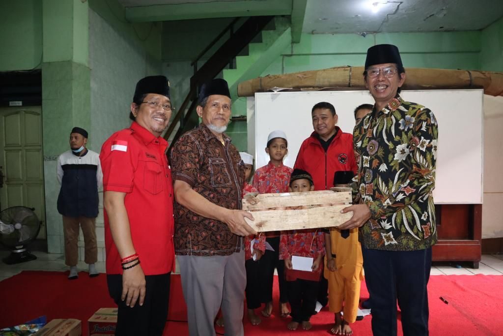 Perkuat Gerak Kerakyatan, Kader PDIP Surabaya Kunjungi Panti Asuhan Yatim Piatu