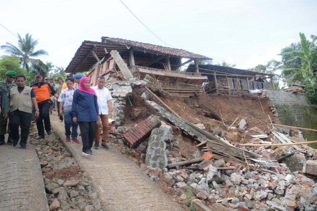 Gubernur Khofifah Siapkan Anggaran BTT Untuk Pembangunan Rumah Warga Terdampak Bencana Tanah Gerak di Ponorogo