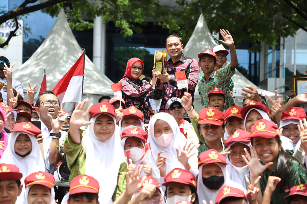 Kepedulian Pelajar SD-SMP di Surabaya Terhadap Lingkungan Diganjar Penghargaan Adiwiyata Mandiri hingga Nasional