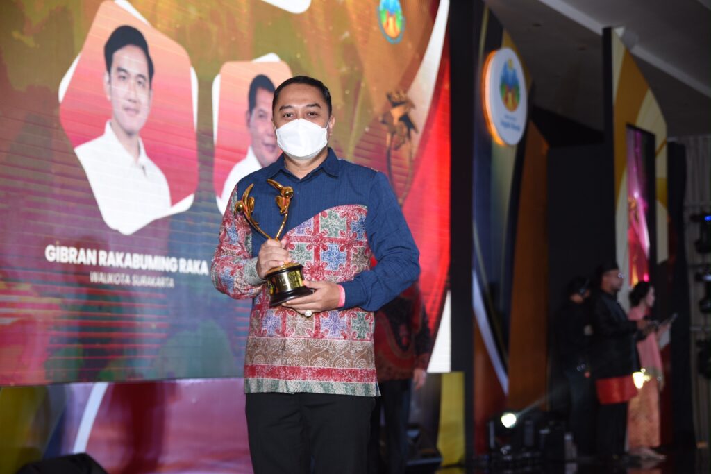 Surabaya Borong Penghargaan PPKM Award, Wali Kota Eri Cahyadi: Saya Dedikasikan untuk Warga!