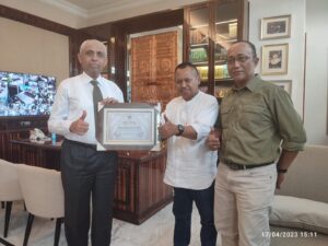 Peduli Kehidupan Pers, A. Riyadh Diganjar PWI Jatim Award 2023