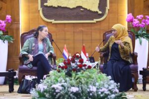 Gubernur Khofifah Bahas Kerjasama Pengelolaan Air, Pariwisata, Pertanian dan Peternakan Dengan Perwakilan Belanda