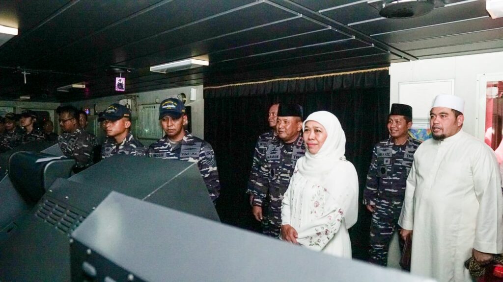 Qiyamul Lail Sembari Berlayar dengan KRI Surabaya 591, Gubernur Khofifah: Ikhtiar Syiar Samudera Mengejar Lailatul Qadar