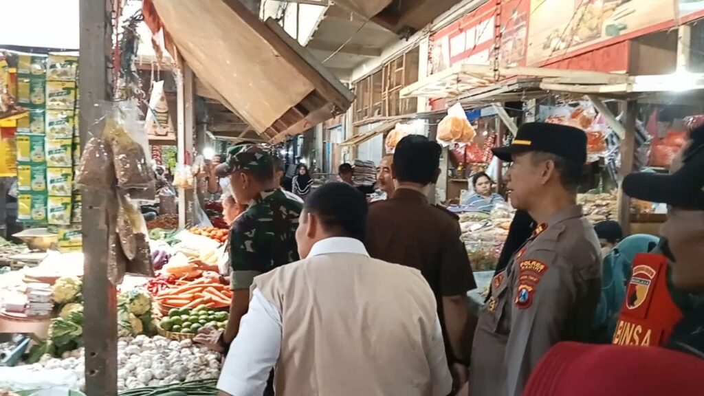 Pastikan Harga Bapok Stabil, Muspida Kabupaten Kediri Tinjau Pasar Kandangan