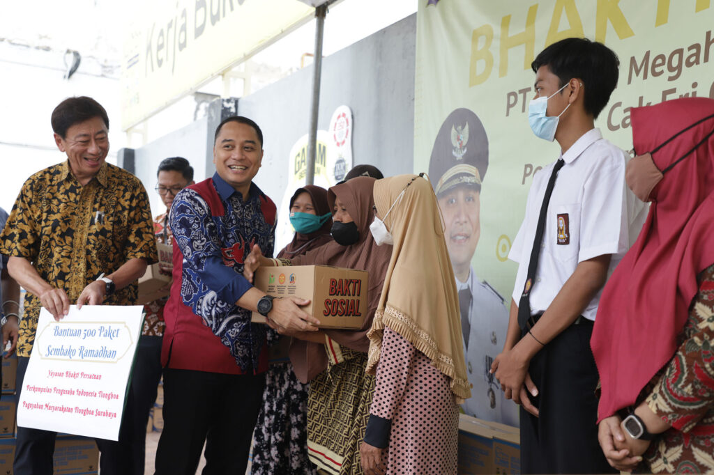 Peduli Entaskan Kemiskinan, Pemkot Surabaya Terima Ribuan Paket Sembako Ramadan dari Para Pengusaha