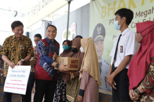 Peduli Entaskan Kemiskinan, Pemkot Surabaya Terima Ribuan Paket Sembako Ramadan dari Para Pengusaha
