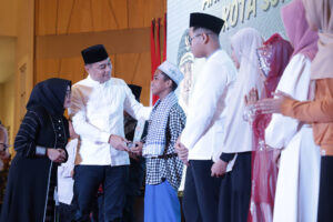 Pemkot Surabaya Bagikan Baksos kepada Ratusan Siswa SD/SMP 